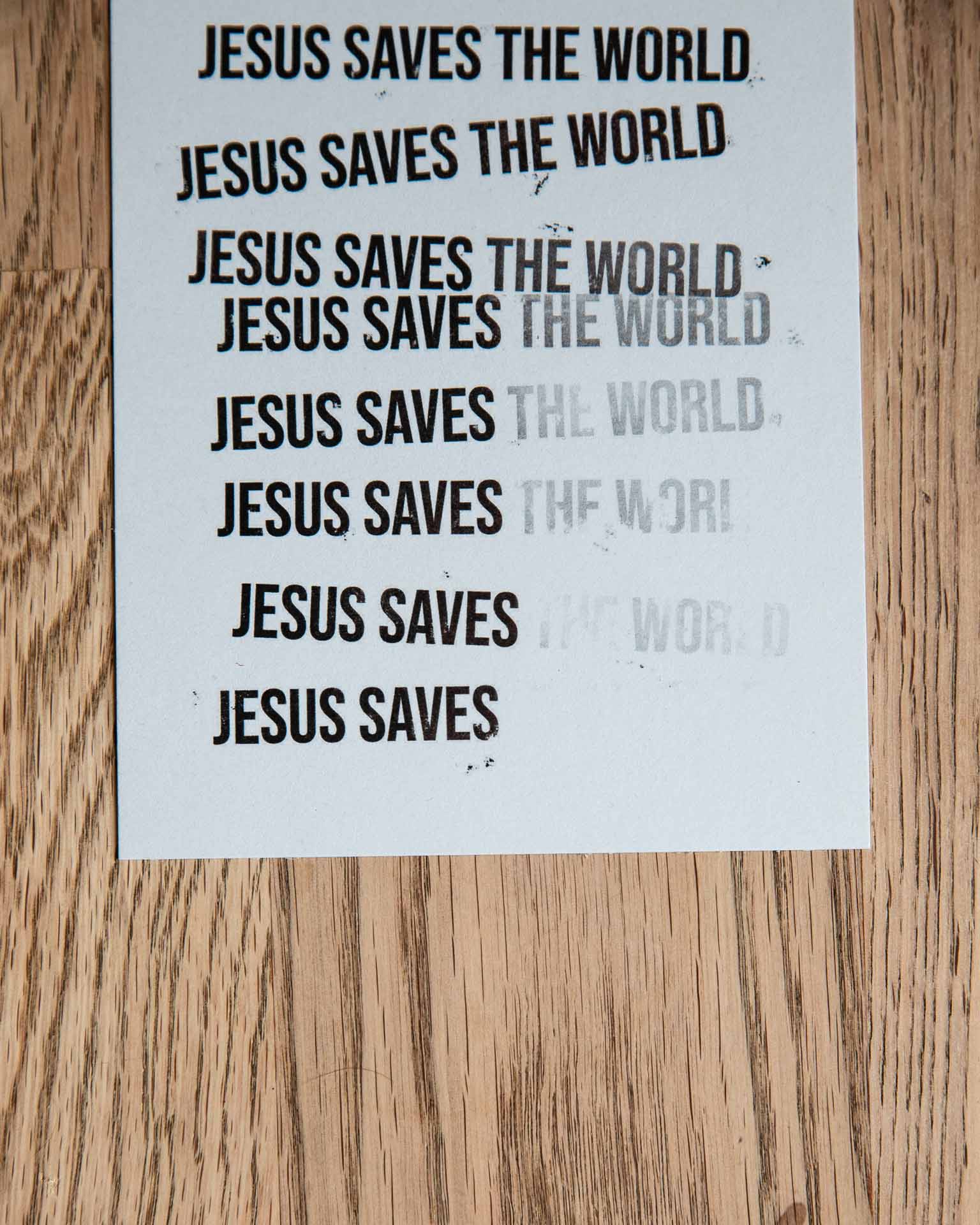 Postkarte / Jesus rettet die Welt